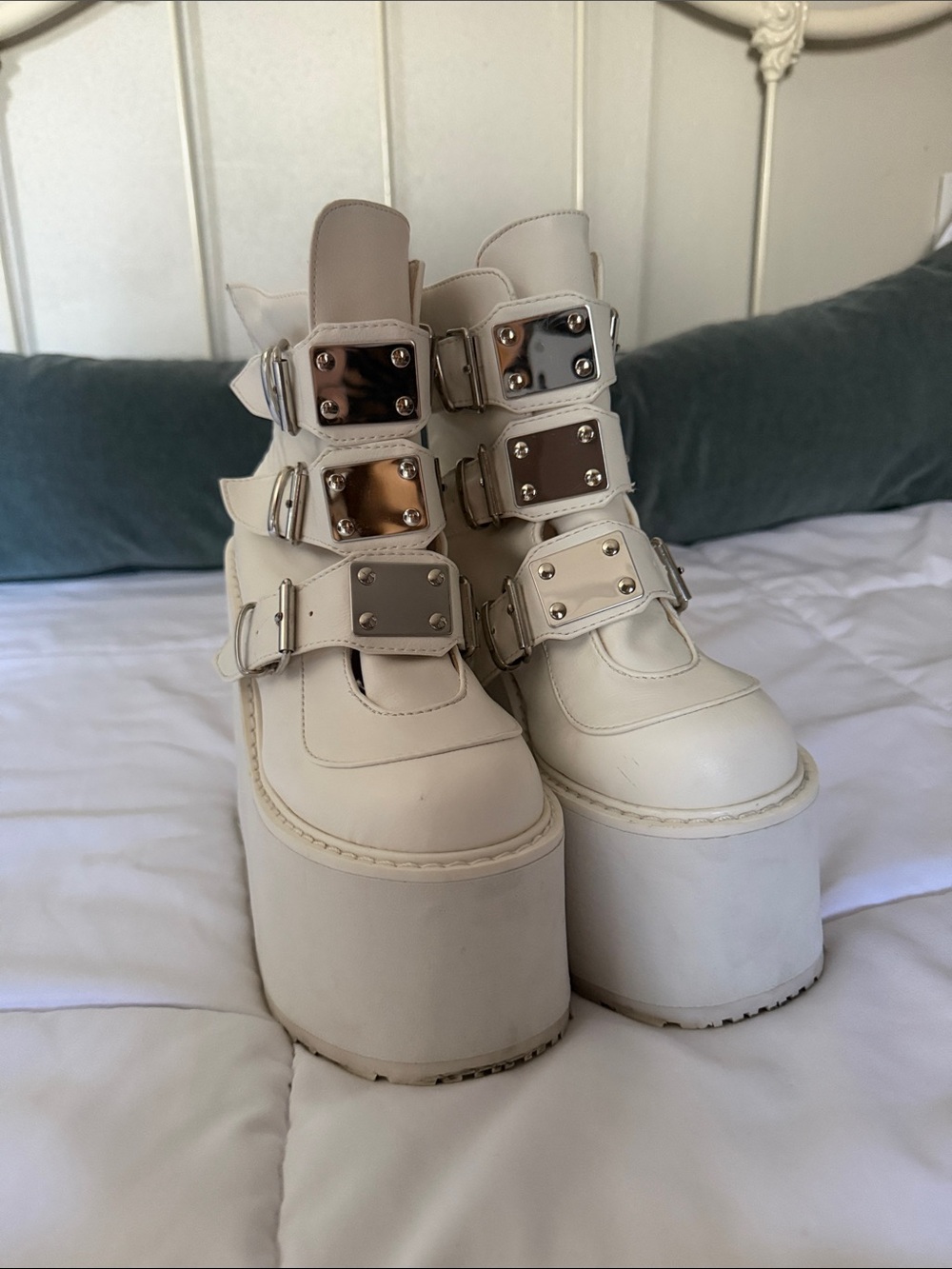 Demonia platform boots